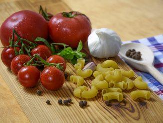 La dieta mediterranea rappresenta uno stile di vita in grado di migliorare la propria salute dieta mediterranea 326x245 - La dieta mediterranea rappresenta uno stile di vita in grado di migliorare la propria salute